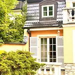 Yacht- , und Reisemobilhafen Historisches Fährhaus Wendenschloss