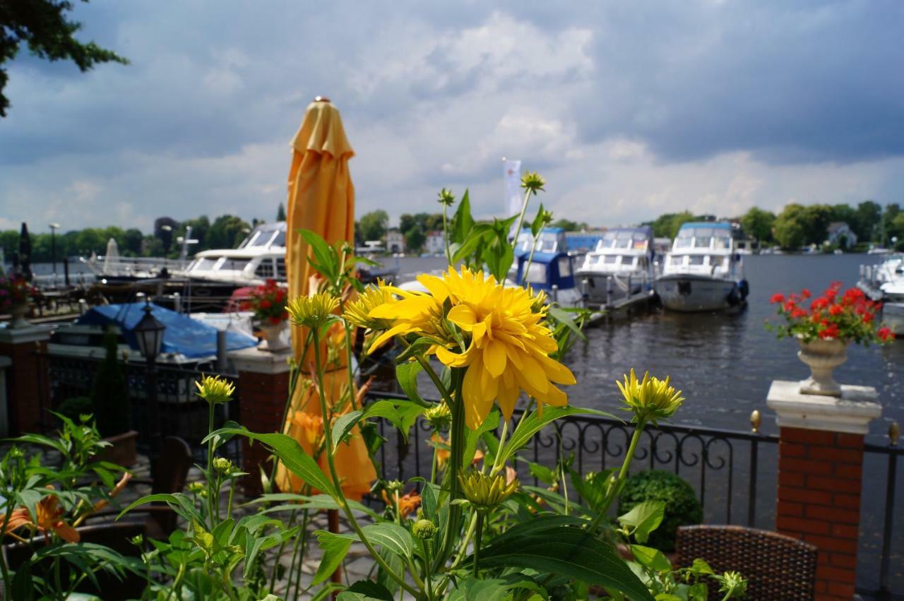 Lodge Yacht- , Und Reisemobilhafen Historisches Fährhaus Wendenschloss Berlin
