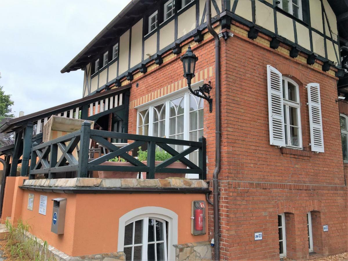 Lodge Yacht- , Und Reisemobilhafen Historisches Fährhaus Wendenschloss *