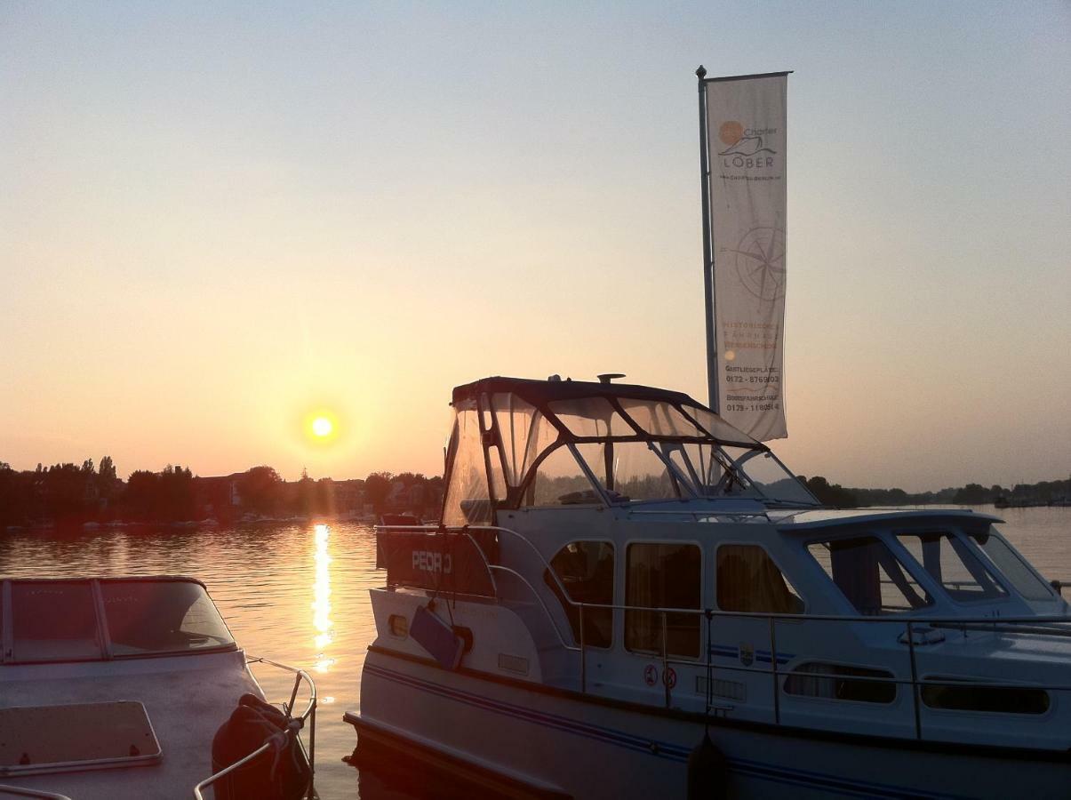 Yacht- , Und Reisemobilhafen Historisches Fährhaus Wendenschloss * Berlin