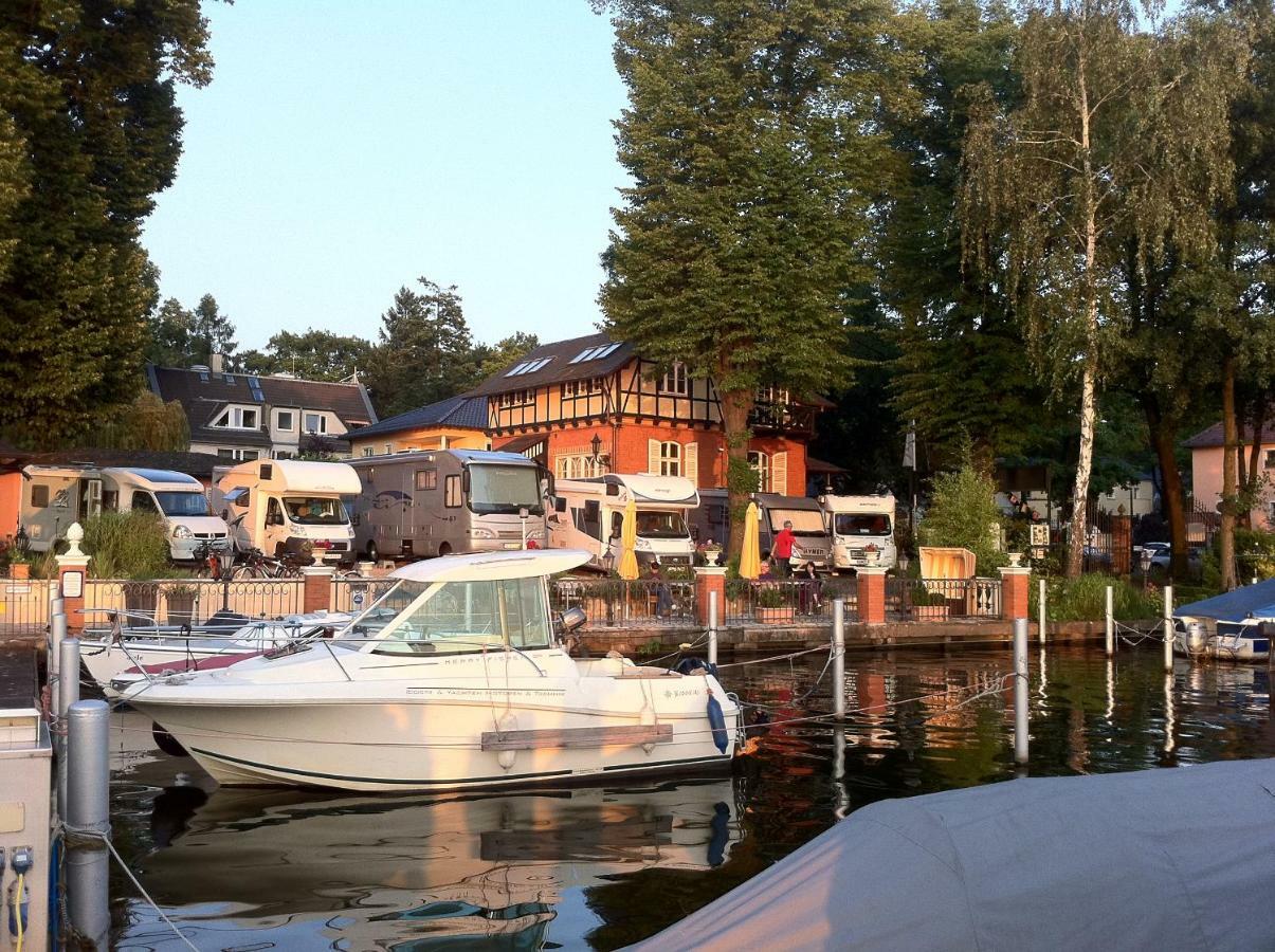 Lodge Yacht- , Und Reisemobilhafen Historisches Fährhaus Wendenschloss *