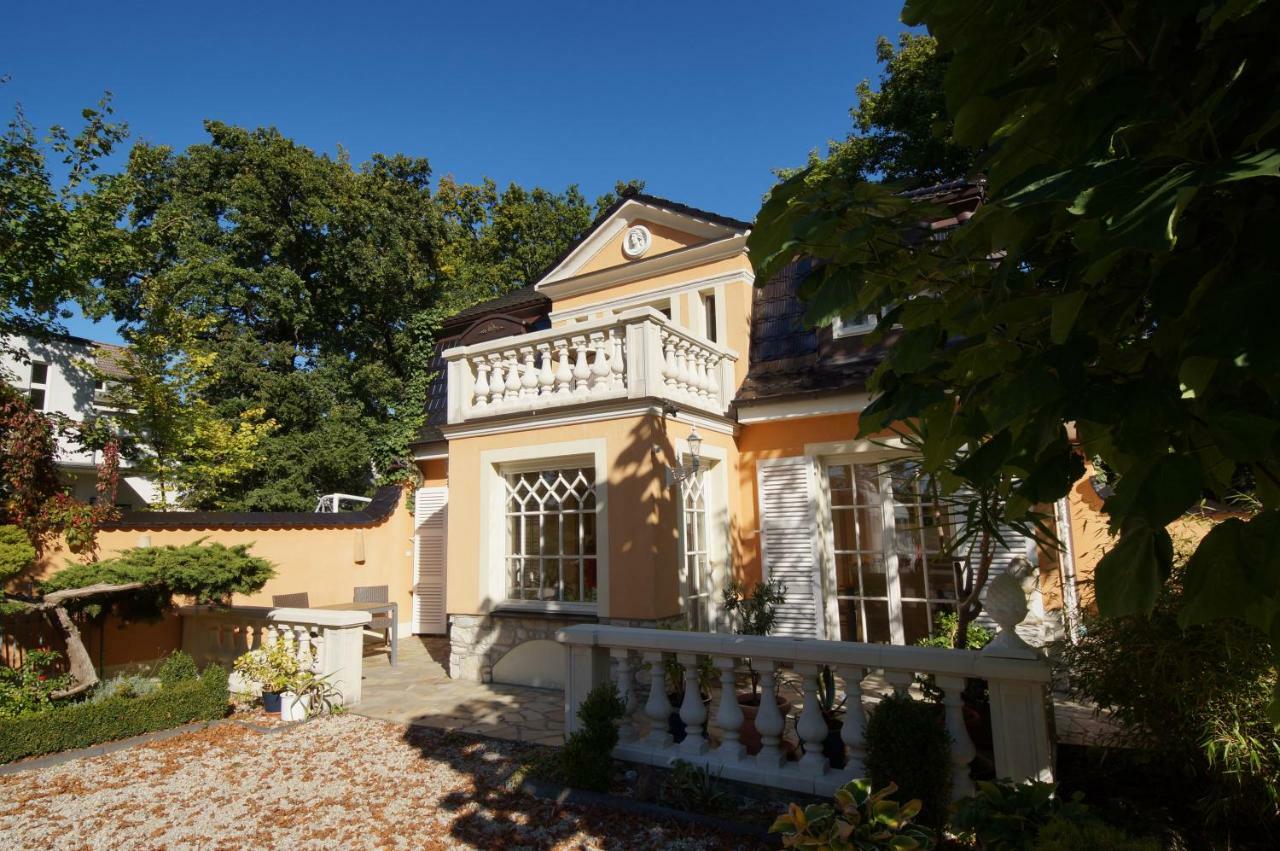 Lodge Yacht- , Und Reisemobilhafen Historisches Fährhaus Wendenschloss *