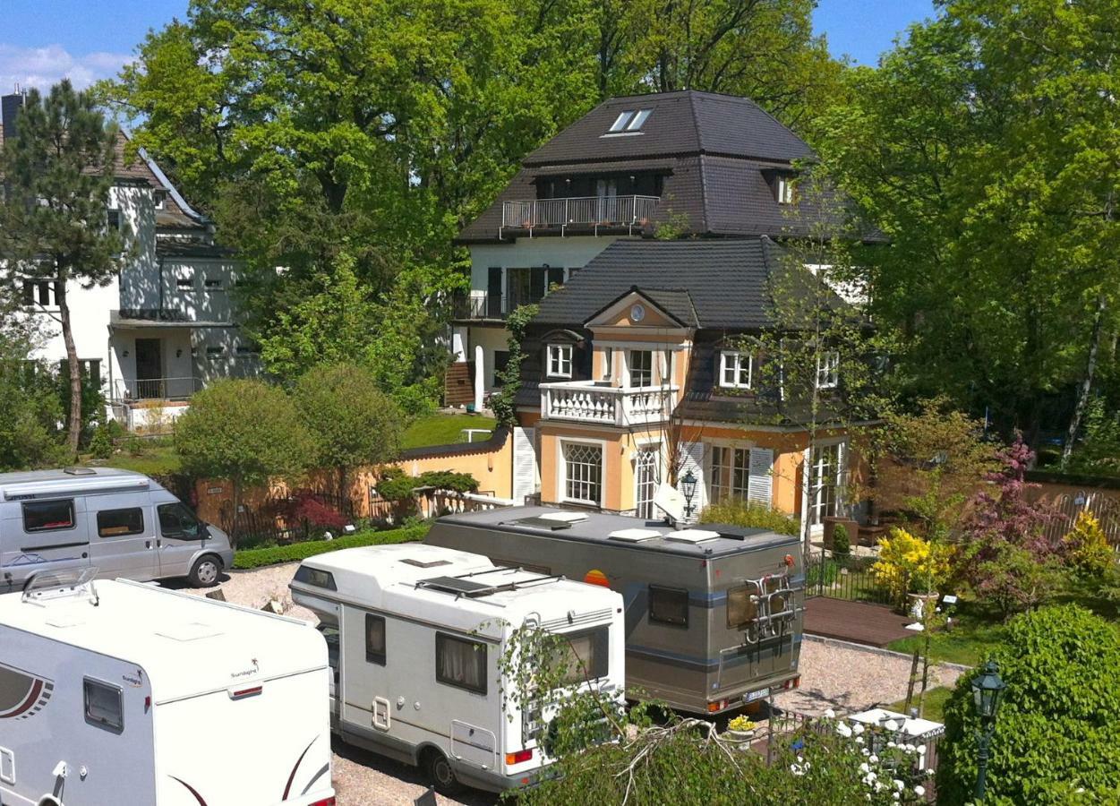 Yacht- , Und Reisemobilhafen Historisches Fährhaus Wendenschloss Lodge