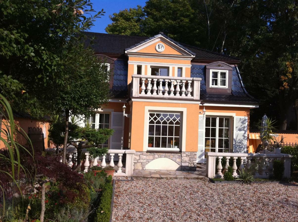 Yacht- , Und Reisemobilhafen Historisches Fährhaus Wendenschloss Berlin