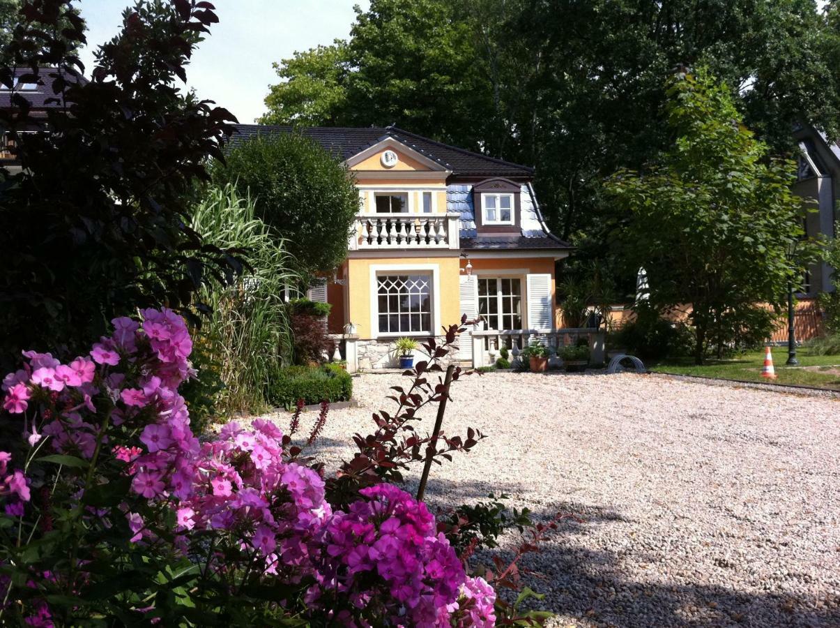 Yacht- , Und Reisemobilhafen Historisches Fährhaus Wendenschloss *