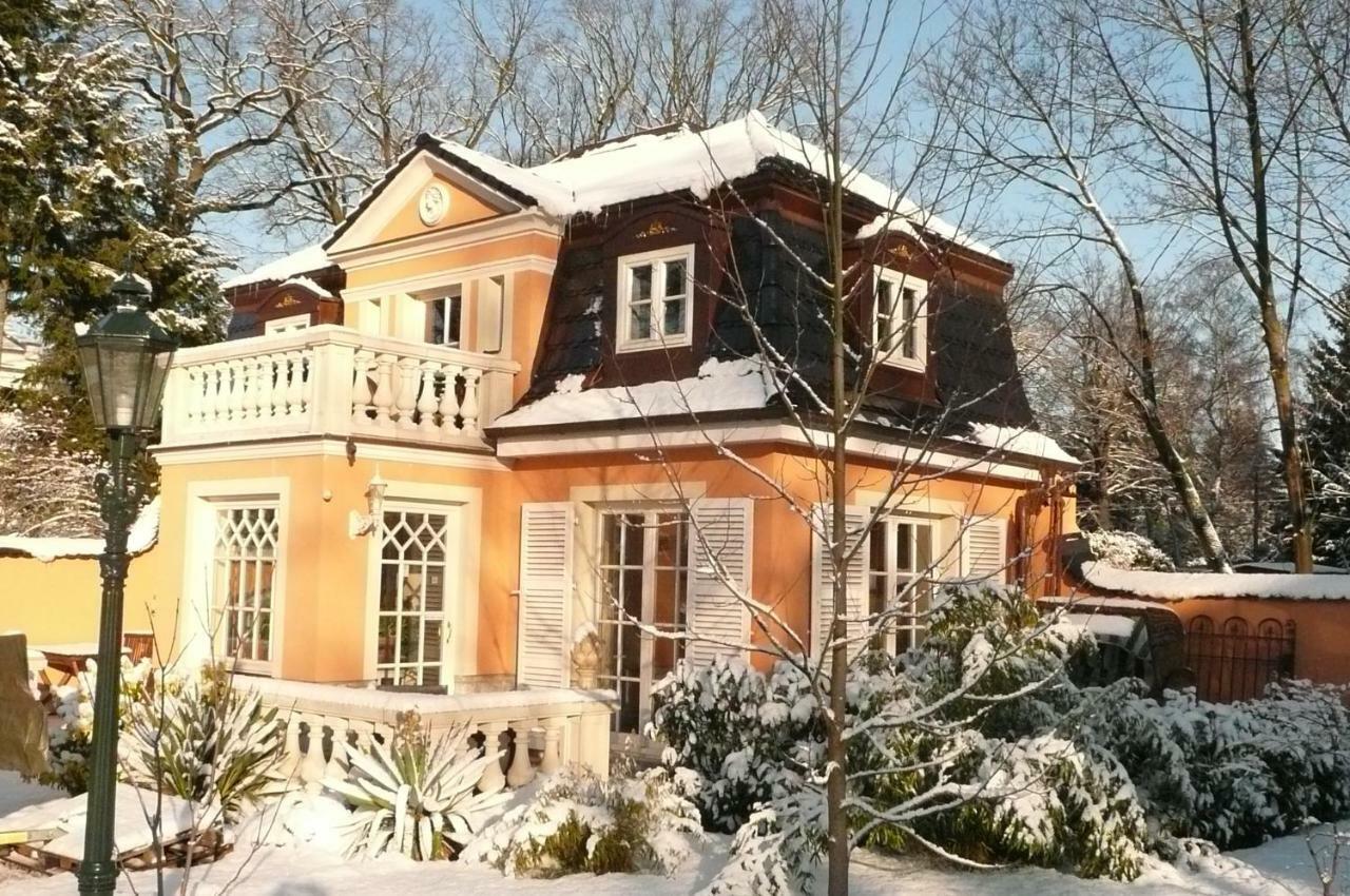 Yacht- , Und Reisemobilhafen Historisches Fährhaus Wendenschloss * Berlin